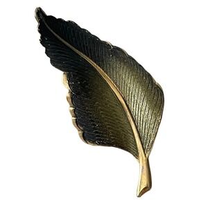 Green Leaf Gold Trim Brooch Pin Textured Detailed Fashion Jewelry Fast Shipping